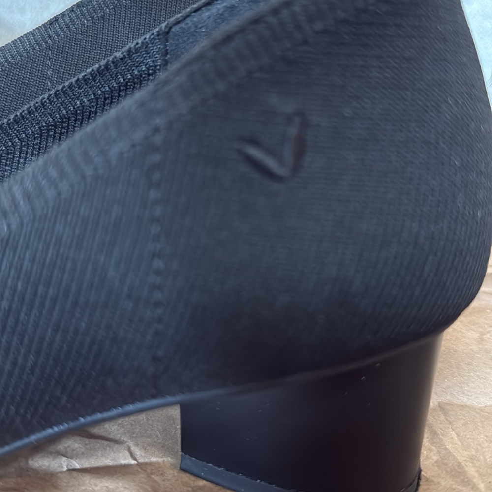 Vivaia Black Point Toe Heels [S109] - Picture 2 of 5